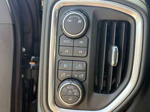 Used 2019 Chevrolet Silverado 1500 LT Trail Boss w/ Convenience Package AWD/4WD image 24