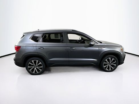 Used 2022 Volkswagen Taos SE image 4