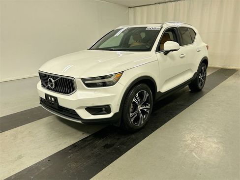 Used 2022 Volvo XC40 T5 Inscription w/ Advanced Package image 5