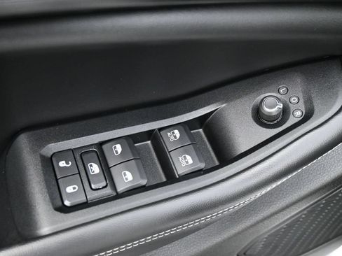 Used 2023 Jeep Grand Cherokee Altitude RWD image 4