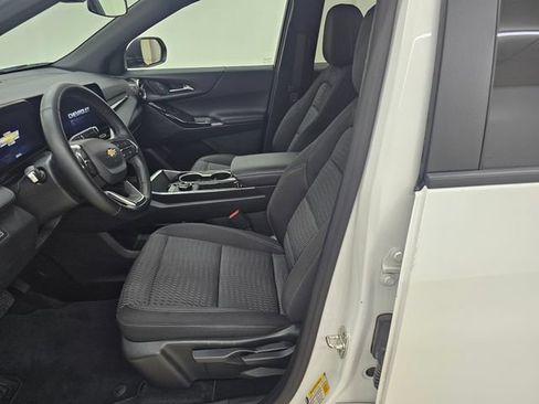 Used 2026 Chevrolet Equinox LT FWD image 2