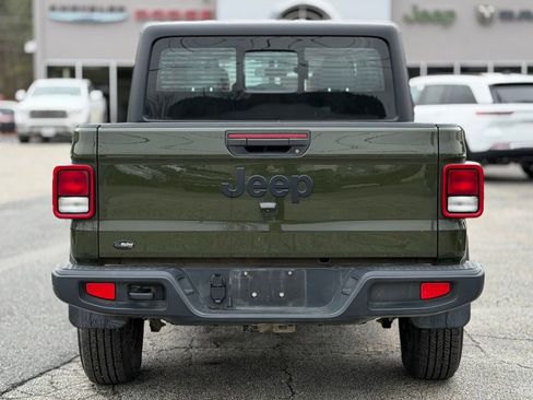 Used 2024 Jeep Gladiator Sport image 3