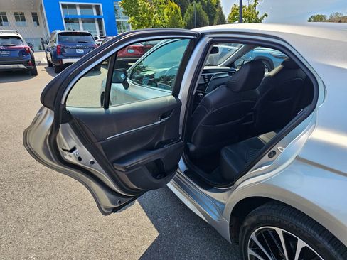 Used 2018 Toyota Camry SE w/ Moonroof Package FWD image 23