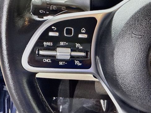 Used 2022 Mercedes-Benz GLB 250 4MATIC w/ Premium Package image 14
