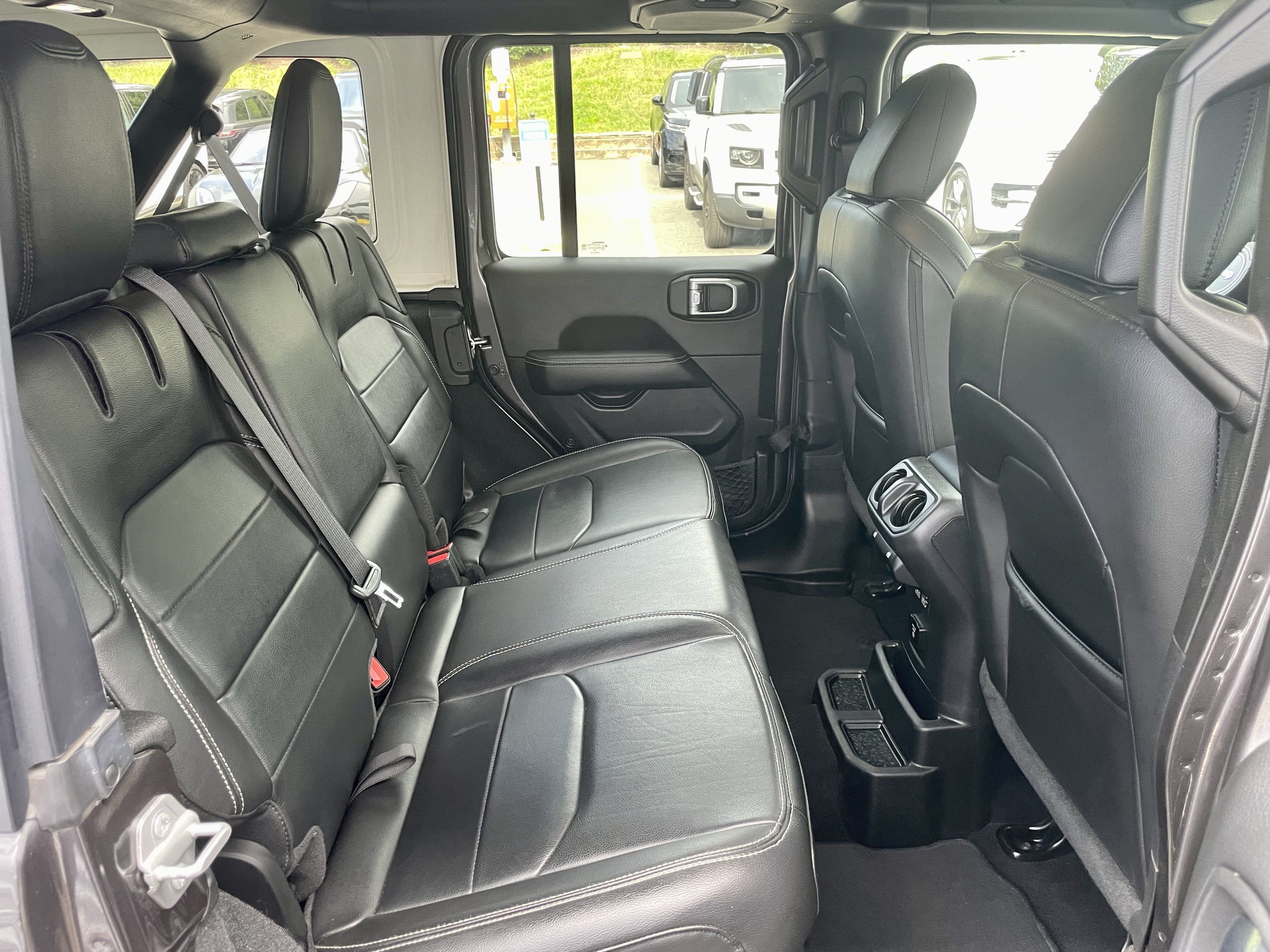 Used 2023 Jeep Wrangler Unlimited Sahara w/ Cold Weather Group AWD/4WD image 30