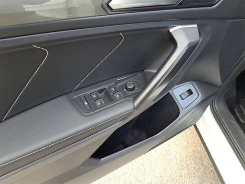 Used 2022 Volkswagen Tiguan SE image 18