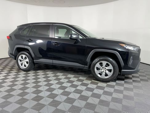 Used 2022 Toyota RAV4 LE image 7