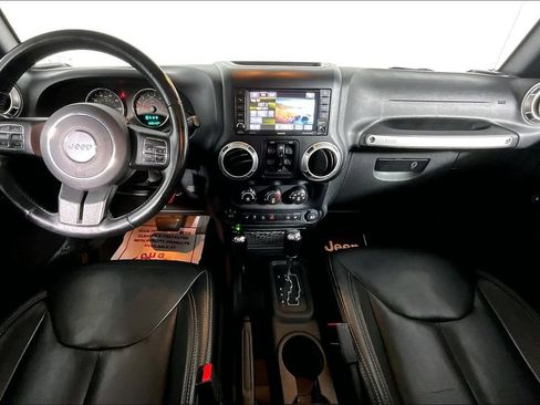Used 2017 Jeep Wrangler Unlimited Sahara w/ Dual Top Group AWD/4WD image 15