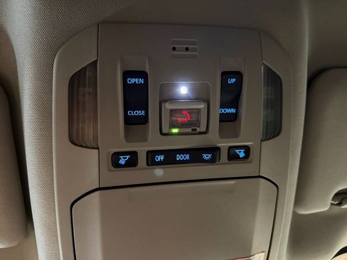 Used 2021 Toyota Highlander XLE image 18