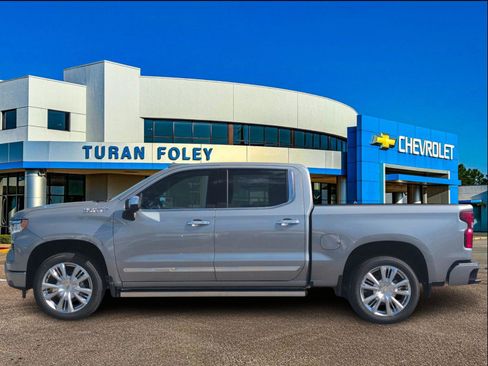 New 2026 Chevrolet Silverado 1500 High Country image 2