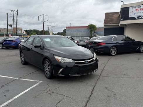 Used 2017 Toyota Camry XSE w/ Moonroof Package FWD image 12