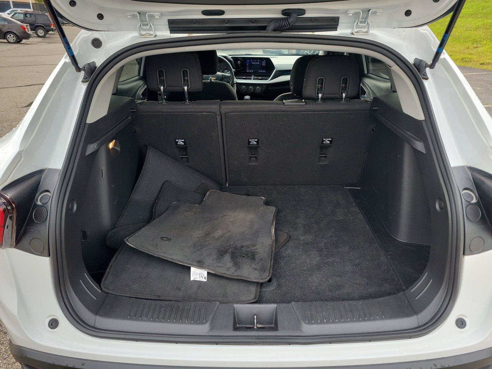Used 2024 Chevrolet Trax LS w/ LS Convenience Package FWD image 8