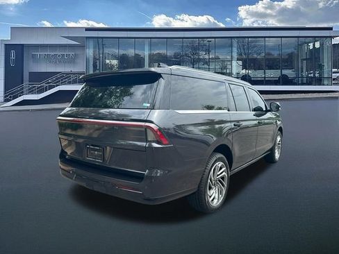 New 2026 Lincoln Navigator L Reserve AWD/4WD image 8