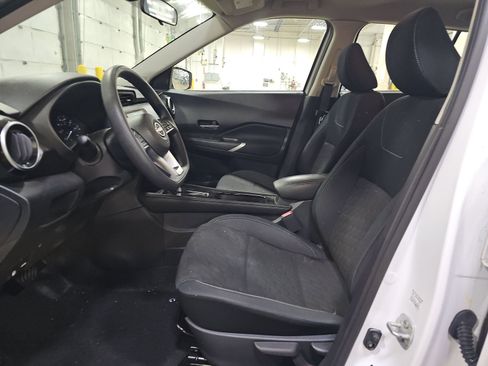Used 2024 Nissan Kicks SV image 12