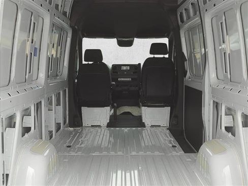 Used 2024 Mercedes-Benz Sprinter 2500 image 9