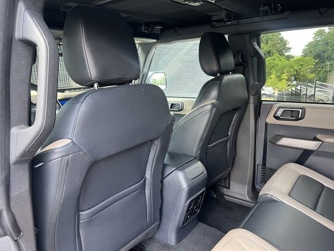 Used 2023 Ford Bronco Wildtrak image 27