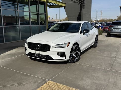 Used 2022 Volvo S60 T8 R-Design Expression w/ Premium Package image 2