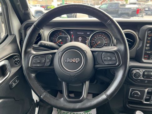 Used 2021 Jeep Gladiator Willys image 25