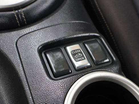 Used 2013 Nissan 370Z Roadster image 32