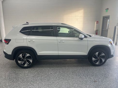 New 2026 Volkswagen Taos SE image 6