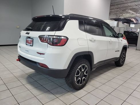 New 2026 Jeep Compass Trailhawk w/ Sun, Sound & Navigation Group AWD/4WD image 7