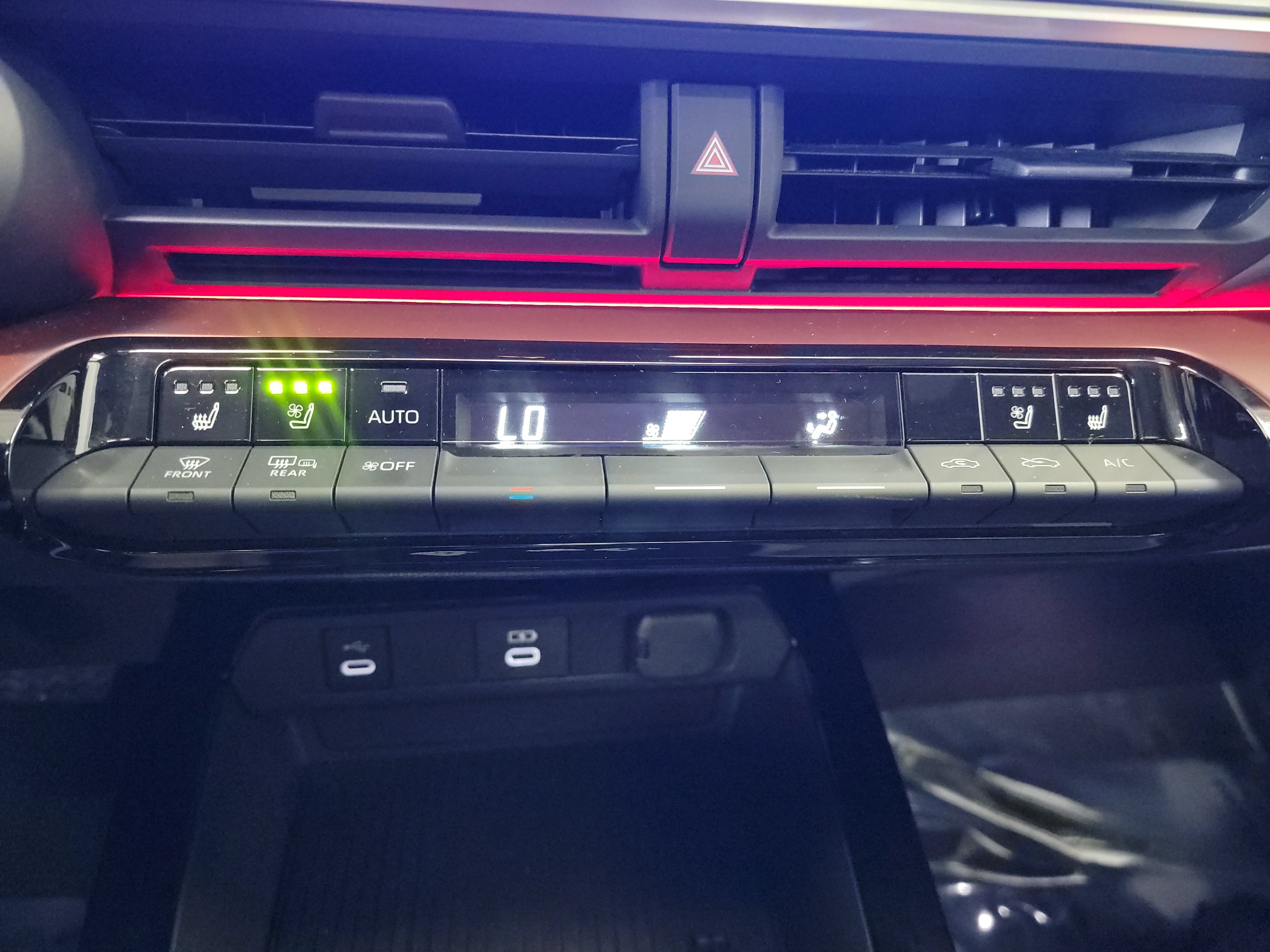 Used 2023 Toyota Prius Prime Premium FWD image 21