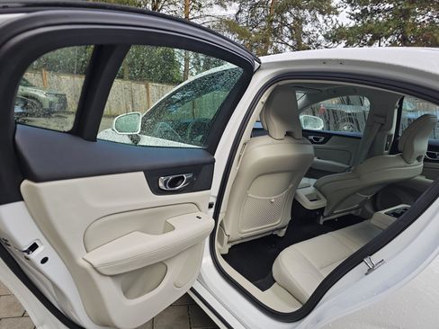 Used 2020 Volvo S60 T5 Momentum FWD image 15