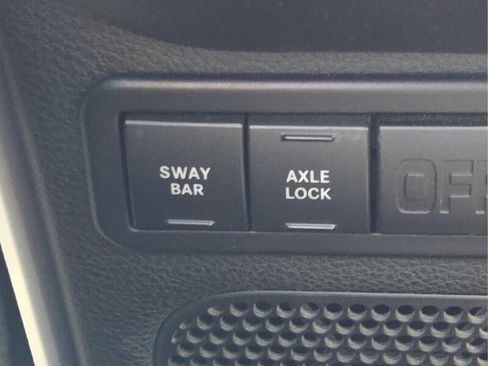 Used 2015 Jeep Wrangler Unlimited Rubicon w/ Connectivity Group AWD/4WD image 27