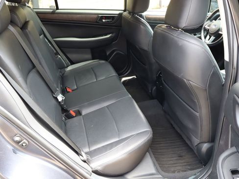 Used 2016 Subaru Outback 3.6R Limited AWD/4WD image 4