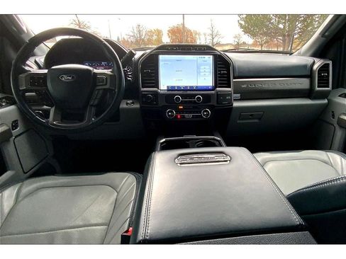 Used 2022 Ford F350 Limited image 17