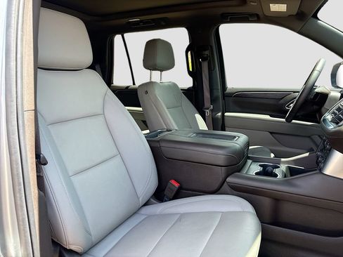 Used 2024 Chevrolet Tahoe Z71 w/ Luxury Package AWD/4WD image 31