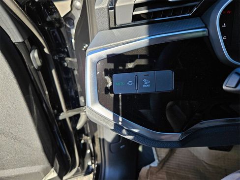 New 2025 Audi Q3 2.0T Premium image 17