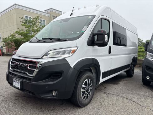 New 2026 RAM ProMaster 2500 w/ Crew Van Package FWD image 2