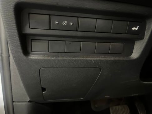 Used 2024 Mitsubishi Outlander SE image 13