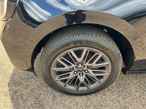 New 2025 Ford Expedition Platinum w/ Stealth Performance Package image 9