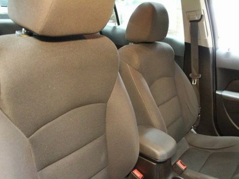 Used 2015 Chevrolet Cruze LT image 11