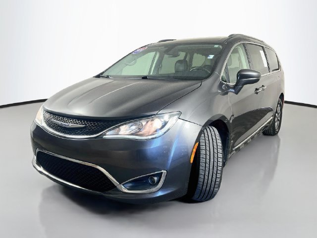 Used 2020 Chrysler Pacifica Touring-L Plus FWD image 4