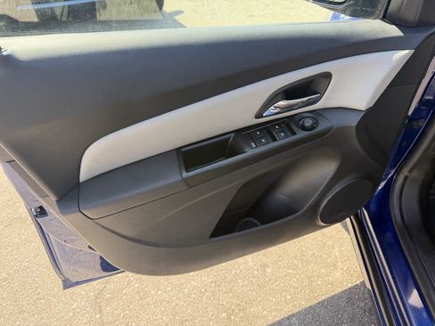 Used 2013 Chevrolet Cruze LS FWD image 8