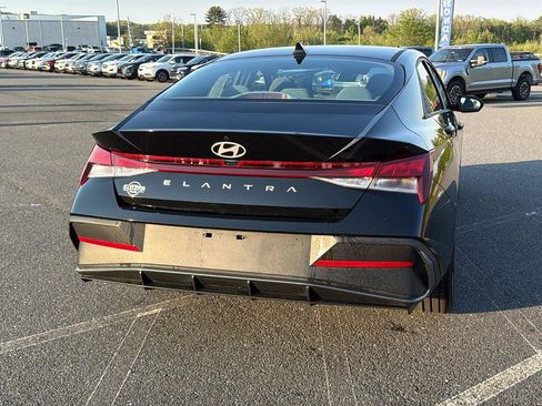 Used 2024 Hyundai Elantra SE FWD image 7