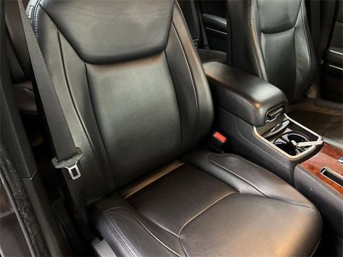 Used 2014 Chrysler 300 AWD w/ Driver Convenience Group image 28