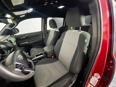 Used 2022 Toyota Tacoma TRD Sport w/ Technology Package RWD image 14