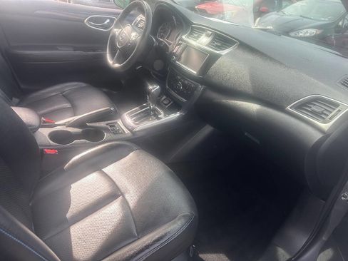 Used 2019 Nissan Sentra SR w/ Premium Package (SR) image 8