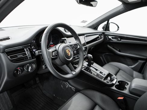 Certified 2026 Porsche Macan AWD/4WD image 4