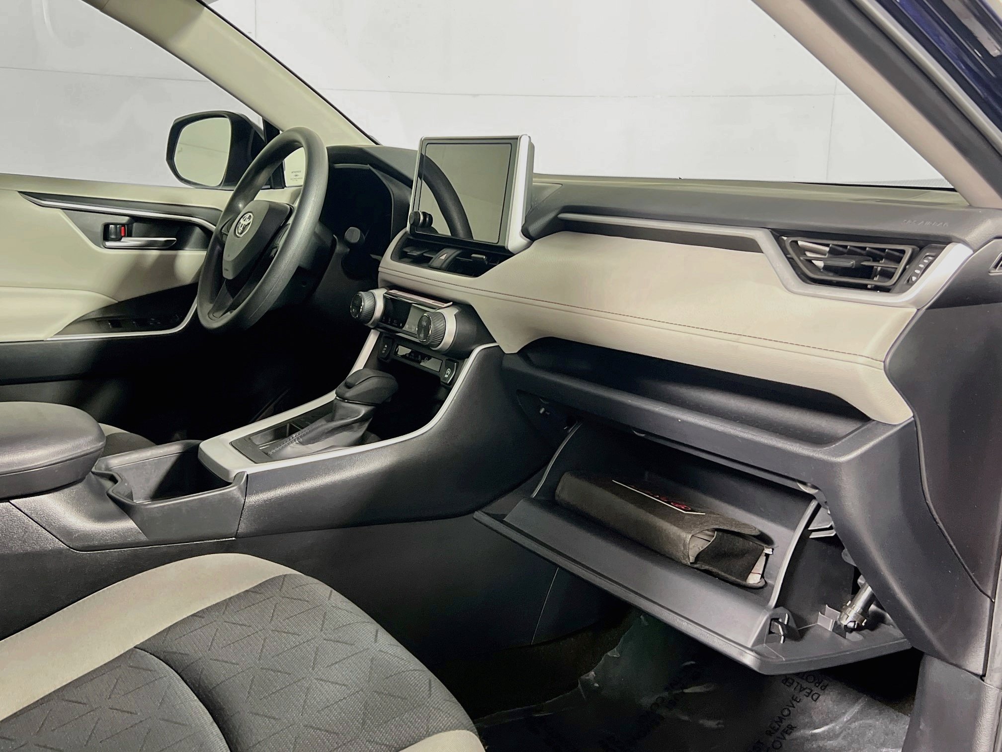 Used 2025 Toyota RAV4 XLE w/ Convenience Package FWD image 35