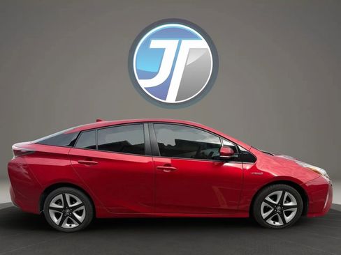 Used 2016 Toyota Prius Four Touring FWD image 22