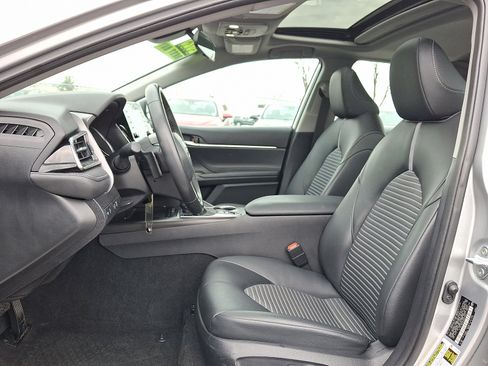 Used 2023 Toyota Camry SE image 14