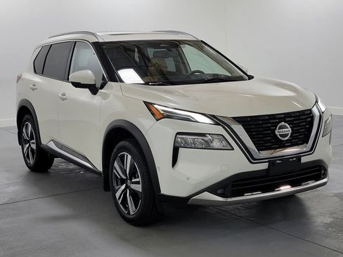 Used 2021 Nissan Rogue Platinum FWD image 2