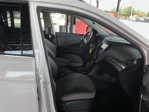 Used 2018 Hyundai Santa Fe SE FWD image 5