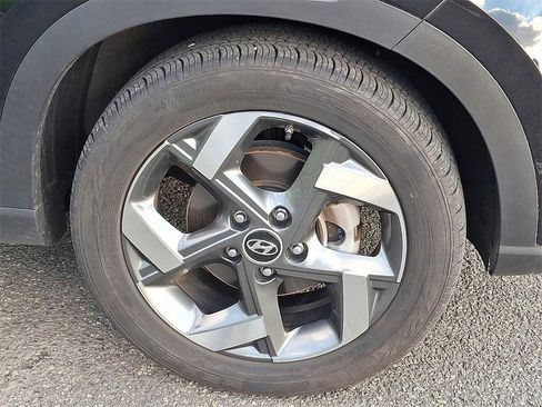 Used 2023 Hyundai Venue SEL image 9