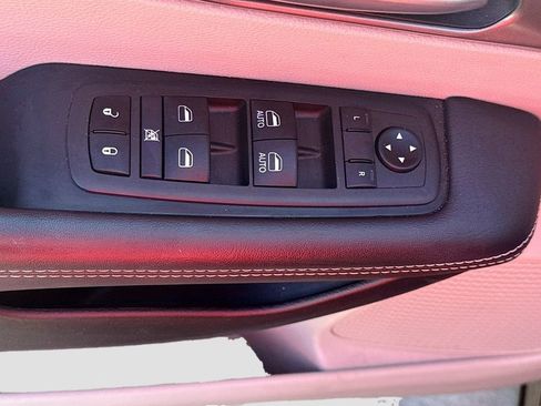 Used 2024 Chrysler Pacifica Touring-L FWD image 18